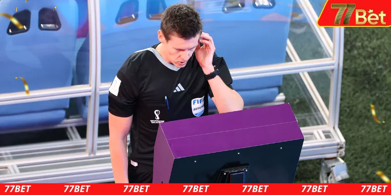 Tìm hiểu sự ra đời và phát triển của var trong bóng đá là gì